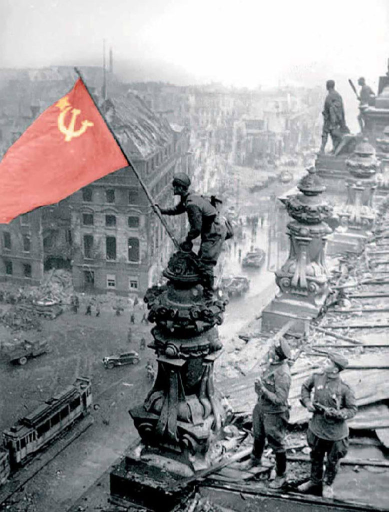 Красный флаг над Рейхстагом