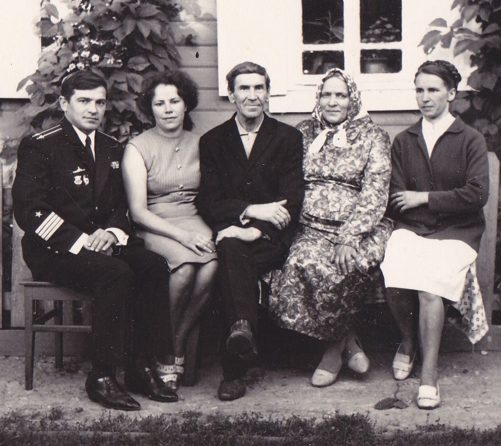 Пётр Васильевич в кругу своей семьи